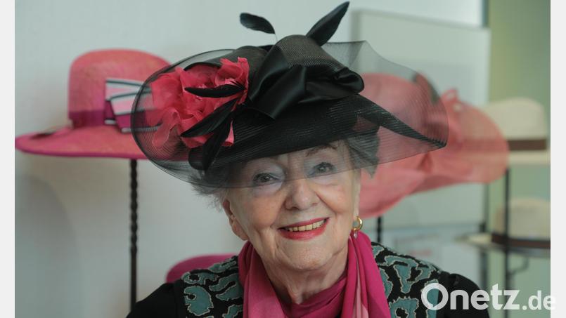 Eleonore Fuchs, wie man sie kennt: elegant mit modischem Hut. Bild: Wolfgang Steinbacher