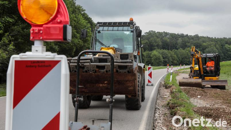 Die Straße zwischen Unter- und Oberschalkenbach ist bei dem Unwetter auch in Mitleidenschaft gezogen worden. Bild: Wolfgang Steinbacher