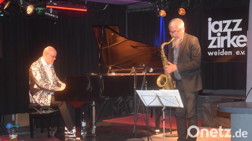 Andy Sheppard und Michael Arbenz (von rechts) begeistern mit Jazz im Bistrot Paris. Bild: fz