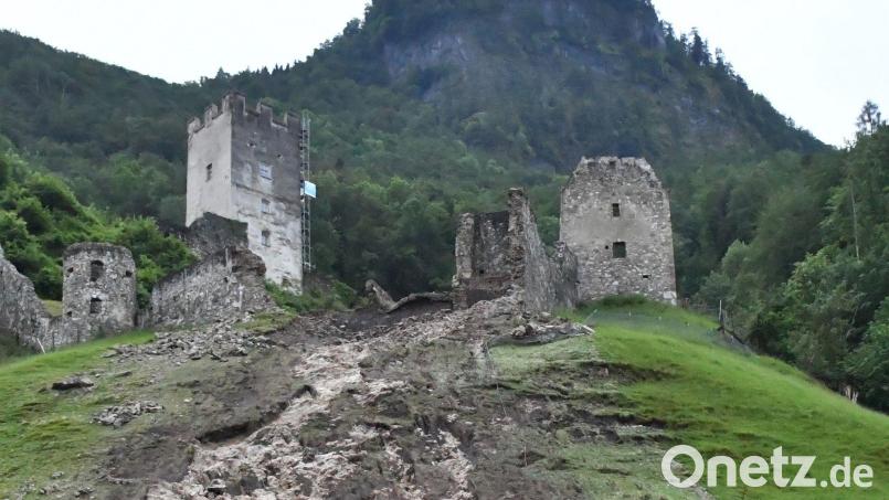 Teile der Burgruine Falkenstein im oberbayerischen Flintsbach sind nach heftigen Regenfällen abgerutscht. Bild: David Pichler/dpa