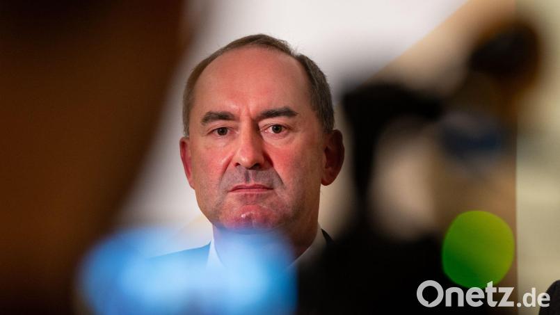 Der Landtag hat mehrheitlich den Etat von Wirtschaftsminister Hubert Aiwanger (Freie Wähler) für dieses und das nächste Jahr genehmigt. Symbolbild: Lennart Preiss/dpa