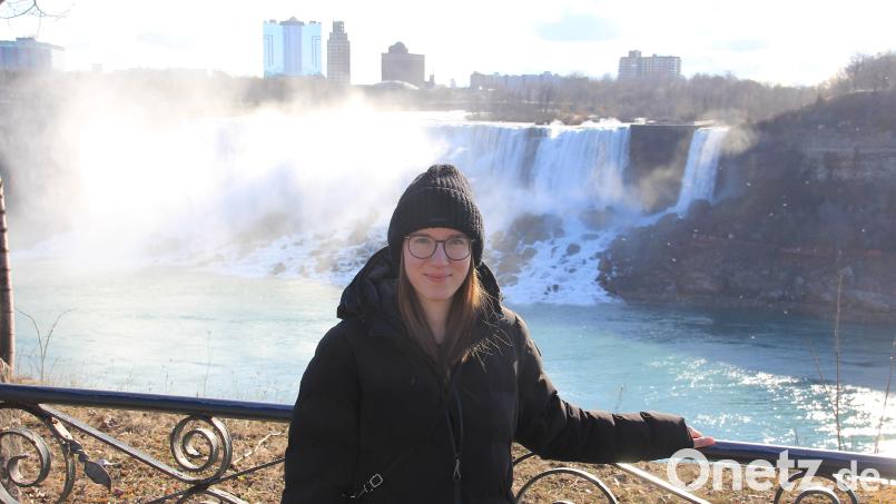 Während ihres Praktikums beim Goethe-Institut in Montreal bereiste Magdalena Duda in ihrer Freizeit auch andere Orte in Kanada. Hier ist sie bei den Niagarafällen. Bild: Magdalena Duda