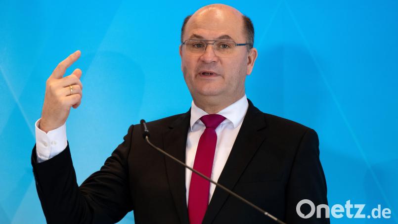 Albert Füracker (CSU) ist Finanzminister von Bayern. Archivbild: Sven Hoppe/dpa