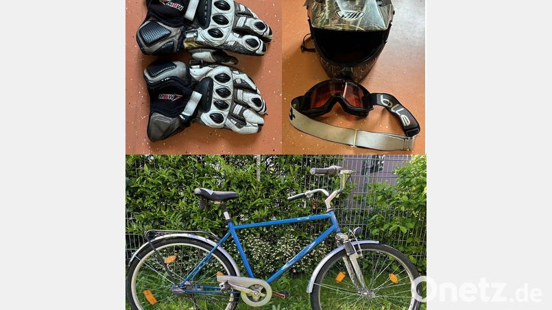 Unter dem sichergestellten Diebesgut sind ein Fahrrad, ein Motorradhelm und Handschuhe, die bisher keiner Straftat zugeordnet werden können. Bild: Polizeiinspektion Waldsassen/exb