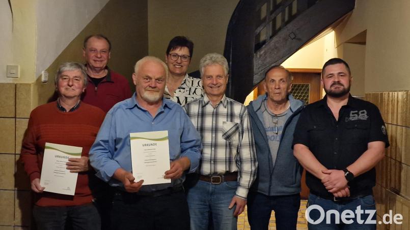 Die Geehrten (von links) Alfons Franz, Günther Liebs, Manfred Frank, Regina Grüner, Wolfgang Rumpel, Gerhard Gebhardt und Markus König Bild: Sonja König