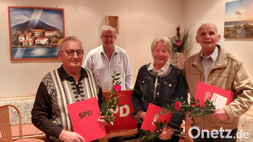Die Geehrten der SPD Windischeschenbach. Von links: Georg Schieder, Vorsitzender Kurt Giehl, Petra Böhm und Heinz Helgert. Bild: Manfred Haberzeth