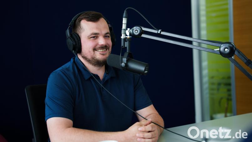 Blue-Devils-Mannschaftsbetreuer Manuel Hauer im Podcast-Studio von Oberpfalz Medien. Bild: Jakob Graf
