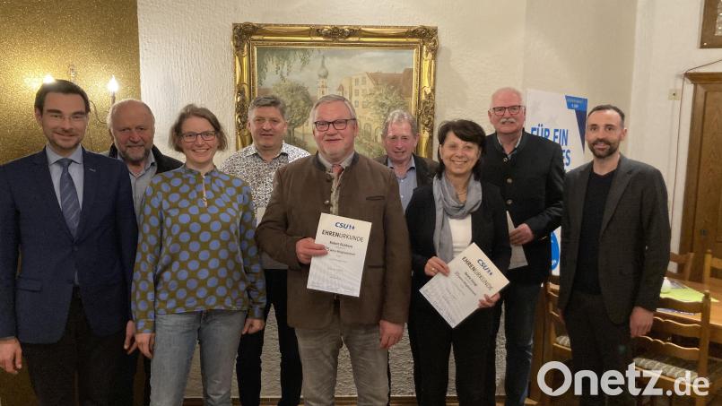 Freuen sich über die Ehrungen bei der CSU Tännesberg: Stephan Oetzinger, Altlandrat Simon Wittmann, Stephanie Kuchlbauer, Alfred Eckl, Robert Eichhorn, Rudolf Tröster, Beate Zangl, Stefan Bösl, Bürgermeister Armin Bulenda (von links). Bild: Angelika Prem/exb