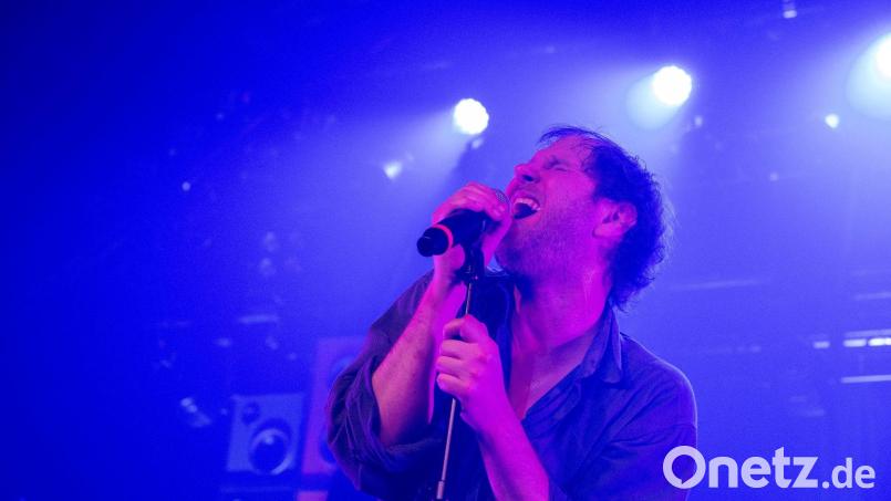 Sänger Marco Michael Wanda verlor kürzlich seinen Vater. Den Verlust verarbeitet er auch im neuen Album seiner Band. Bild: Stefan Puchner/dpa