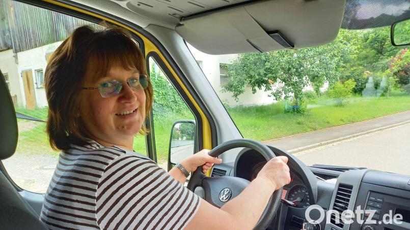 Seit 25 Jahren steuert Margit Walbrun den Schulbus für die Gemeinde Dieterskirchen, unfallfrei und mit offenem Ohr für die Sorgen der kleinen Passagiere. Bild: bl
