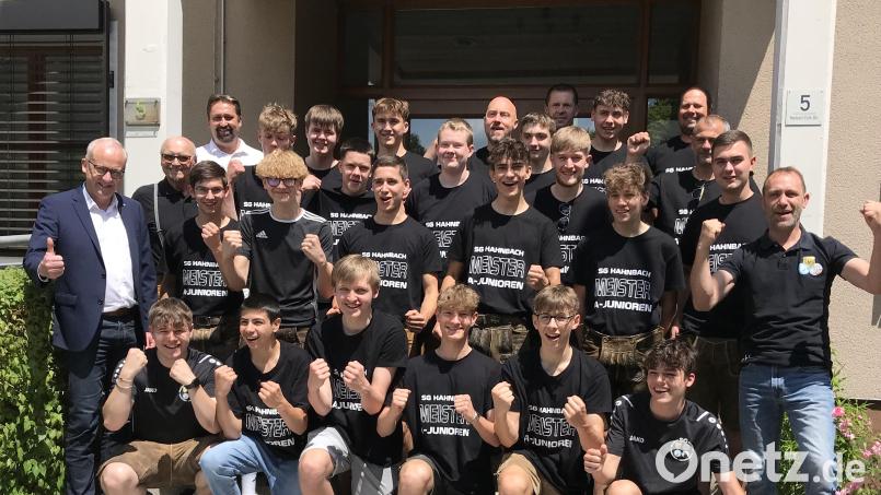 Strahlender Meister ist die Spielgemeinschaft Hahnbach-Gebenbach-Ursulapoppenricht. Bild: mma