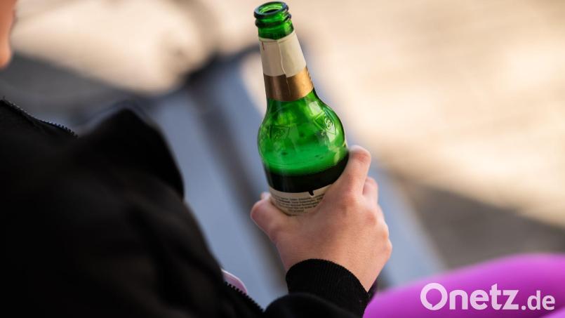 Bei der Aktionswoche soll eine breite Öffentlichkeit über die Risiken des Alkoholkonsums informiert werden. Symbolbild: Silas Stein/dpa