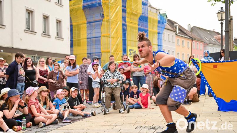 Ray Circus aus Israel verzauberte sein Publikum mit ganz besonderer Clownerie. Bild: Florian Miedl