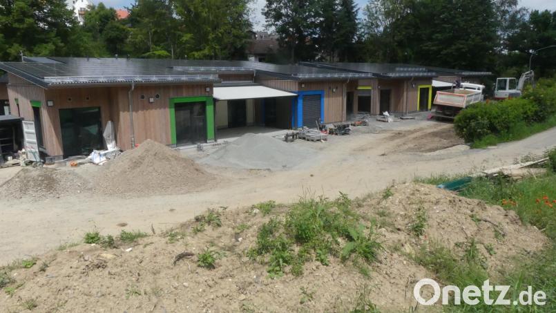 Der zunehmende Bedarf an Betreuungsplätzen macht einen zukunftsorientierten Neubau der Kinderkrippe erforderlich. Drei Gruppen werden bereits in den vier neuen Raumeinheiten betreut. Derzeit laufen die Außenarbeiten. Bild: rn