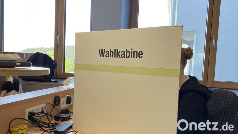 An der Naabtal-Realschule Nabburg durften Schüler bei der Juniorwahl wählen. Bild: Thomas Kuban/exb