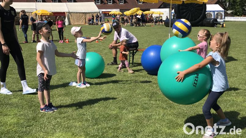 Rund 180 Kinder beteiligten sich beim Spiel ohne Grenzen anlässlich des Vereinsjubiläums des SV Hahnbach. Bild: mma