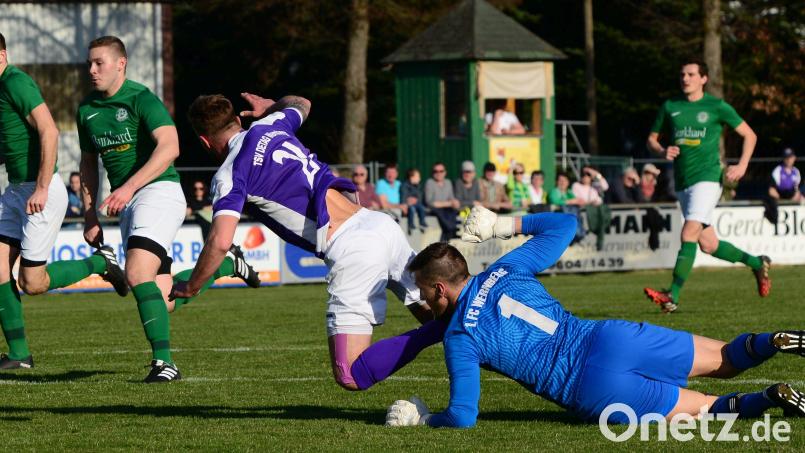 Gehört so ein Derby bald der Vergangenheit an? Dieses Spiel von FC Wernberg und der TSV Detag Wernberg endete im vergangenen Jahr mit 1:1. Die Fusion verlangt den Beteiligten harte Kompromisse ab – auch bei der Farbe der Trikots. Symbolbild: ham
