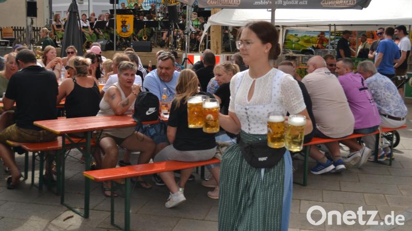 Alle Hände voll zu tun haben die Helfer der Vereine, damit am Pirkerfest am kommenden Sonntag wieder gefeiert werden kann. Archivbild: kki