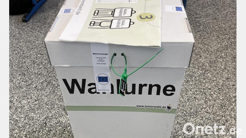 Parallel zur Europawahl konnten Schüler teilnehmender Schulen in einer Juniorwahl abstimmen. Symbolbild: Thomas Kuban/exb