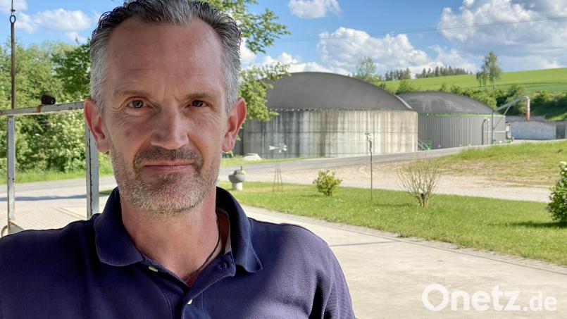 Marco Rom ist Geschäftsführer der GmbH, die das Nahwärmenetz in Kemnath am Buchberg betreibt. Bild: upl