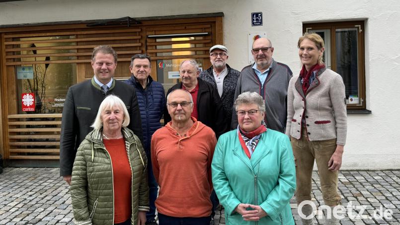 Neuwahlen gab es bei den Naturfreunden Mitterteich. Vorne (von links) Vorsitzende Angelika Müller, Klaus Hammer und Angela Baier sowie hinten (von links) Bürgermeister Stefan Grillmeier, Heinz Gleißner, Josef Weiß, Fritz Rüth, Anton Bauer und Barbara Lugert. Bild: Naturfreunde Mitterteich/exb
