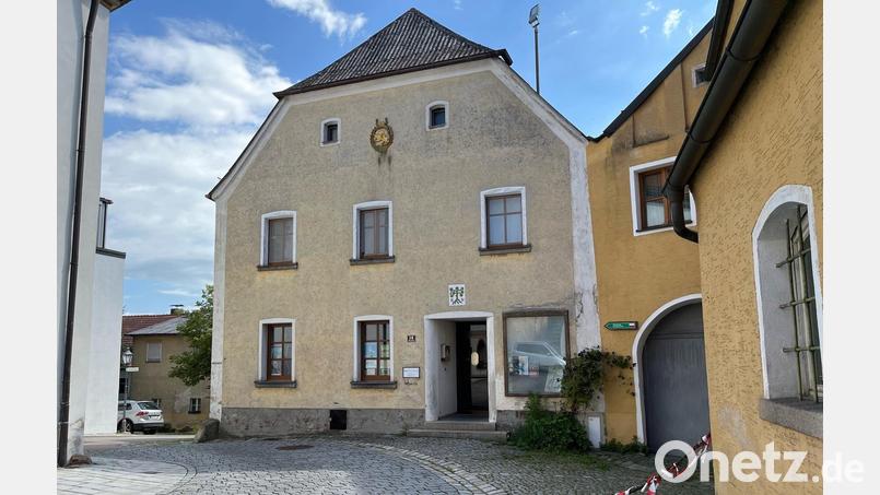 Das Anwesen Oberer Markt 14, einst das Wirtshaus &quot;Zum Goldenen Löwen&quot;, und dessen Geschichte beleuchtet eine Ausstellung in der dahinter liegenden Remise. Bild: ihl