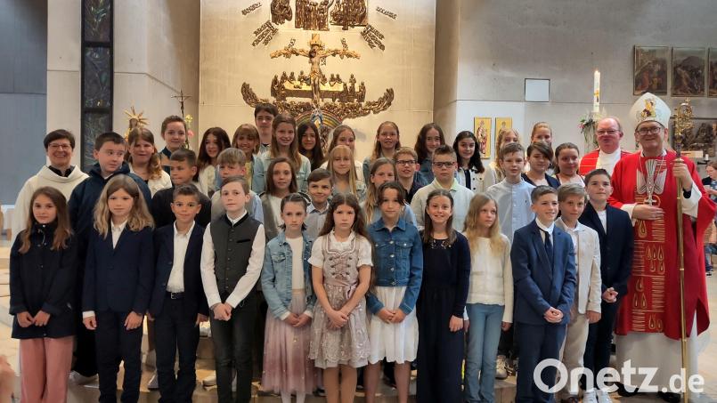 37 junge Christen empfangen in der Pfarrkirche St. Wolfgang in Kümmersbruck das Sakrament der Firmung. Bild: Pfarrei Kümmersbruck/exb