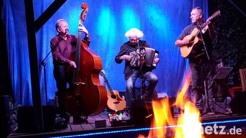 Die Gruppe &quot;Old Folks&quot; aus Regensburg setzt auf eigene Musik und Coversongs. Bild: uz