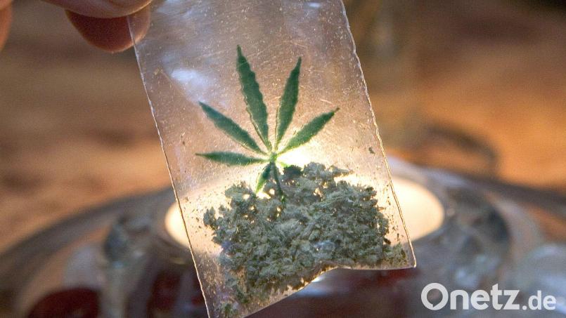 Ein Mann wurde in Selb mit Marihuana in der Unterhose erwischt. Symbolbild: picture alliance / dpa