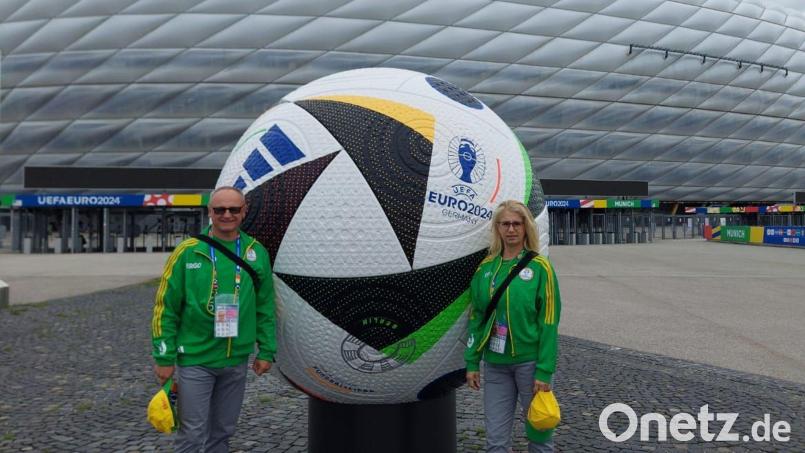 Alexander (links) und Evelyn Nadler vor der EM-Arena München. Bild: Nadler/privat