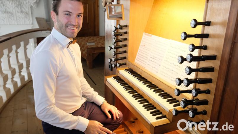 Lars Amann demonstriert in der Klosterkirche Speinshart Orgelmusik vom Feinsten. Bild: do