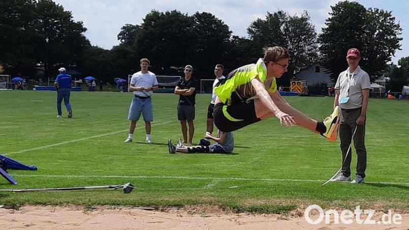Marten Lippold beim Weitsprung. Bild: Stefanie Lippold