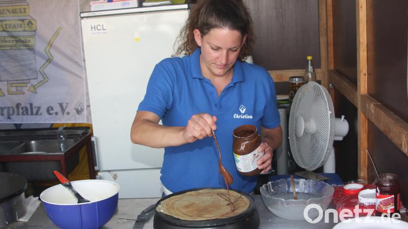 Crêpes werden beim Bürgerfest vom Renault-Club frisch zubereitet. Archivbild: wro