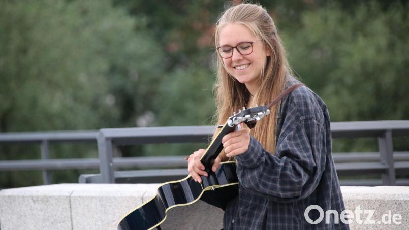 Die Sängerin Ronja Künkler steht vor der Veröffentlichung ihres ersten Albums, braucht dafür aber finanzielle Hilfe. Bild: Sebastian Meyer, Pressefoto