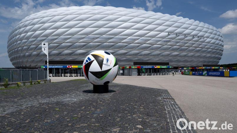 Laut „Sportschau“ haben die Münchner Behörden die geplante Show mit Pyrotechnik vor dem Auftaktspiel genehmigt. Bild: Sven Hoppe/dpa