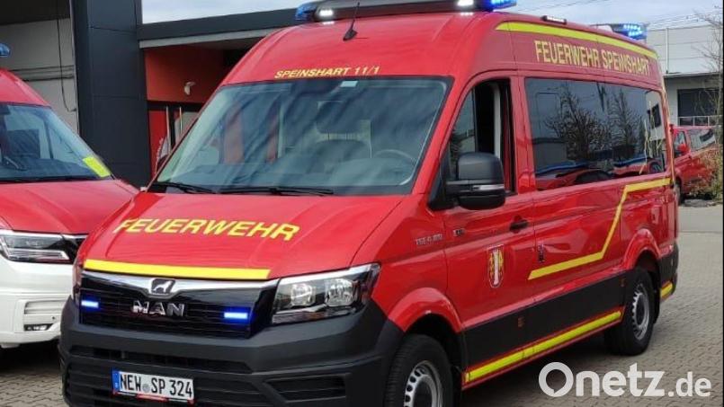 &quot;Feier-Taufe&quot;. Der Doppelname des Fest-Mottos aus Anlass der Fahrzeugweihe des neuen Mehrzweckfahrzeuges der Speinsharter Feuerwehr lässt viele Interpretationen zu. Jedenfalls laden die Brandschützer zu einer zünftigen Sause ein. Bild: do