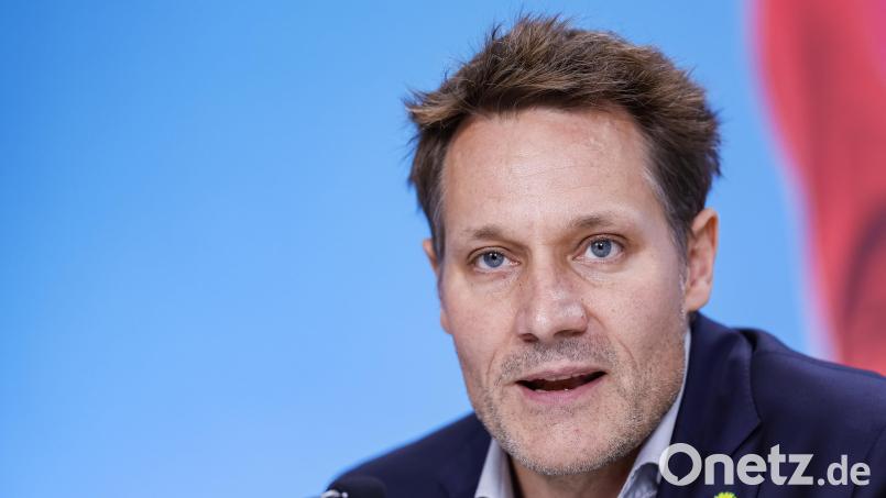 Ludwig Hartmann, Fraktionsvorsitzender von Bündnis 90/Die Grünen im Bayerischen Landtag, spricht bei einer Pressekonferenz Symbolbild: Daniel Löb/dpa