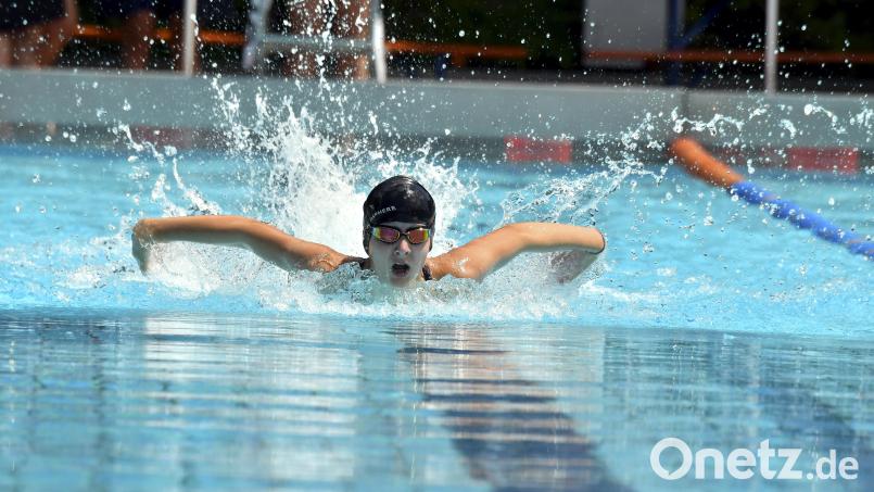 Am Wochenende wird das Schwimmerbecken im Hockermühlbad zum Wettkampfbecken. Beim 23. Kurfürstenpokal des TV Amberg sind rund 340 Schwimmer aus 16 Vereinen am Start. Archivbild: Hubert Ziegler