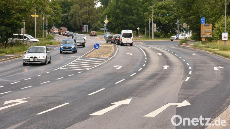 Der Amberger Bauausschuss diskutiert darüber, wie die Westumgehung von Kümmersbruck sinnvoll an das Amberger Straßennetz angeschlossen werden kann. Umstritten dabei ist noch die Umgestaltung der Drahthammerkreuzung. Bild: Stephan Huber