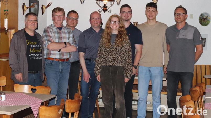 Neuwahlen beim TTC Waldershof: Im Bild von links Stefan Deubzer, Manfred Jost, Harald Andritzky, Alexander Raab, Jannika Zangmeister, Nicolai Bäumler, Hannes Andritzky, Roman Vavrinek. Bild: TTC Waldershof/exb