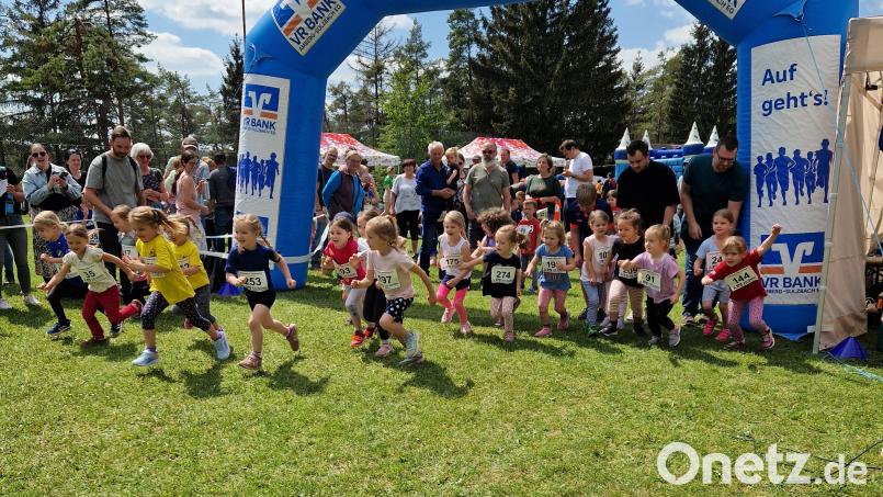So viele Kinder wie noch nie starteten beim Wiesenlauf des Sportklubs Fürnried. Bild: Jennifer Härlein