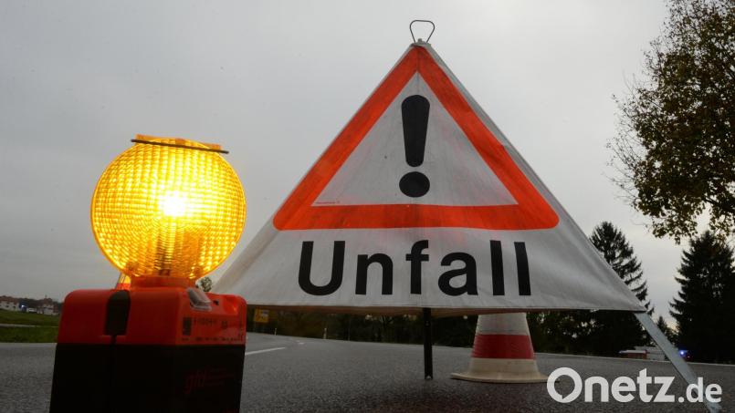 Im Landkreis Neumarkt, kurz vor der A6-Anschlussstelle Alfeld hat sich am Samstag ein Unfall ereignet. Symbolbild: Patrick Seeger/dpa