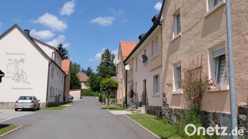 Die Altbauten im Wohnbaugebiet des Ortsteiles Plankenhammer werden Zug um Zug einer Modernisierung durch den Einbau neuer Heizungsanlagen zugeführt. Damit wird die Vermietung der Wohnungen wesentlich erleichtert. Bild: le