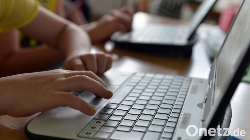 Wem gehört der gestohlene Laptop in Weiden? Dazu ermittelt die Polizei. Symbolbild: Marc Tirl/dpa