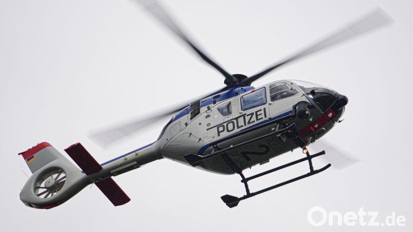 Bei der Suche nach dem Unfallfahrer war sogar ein Polizeihubschrauber im Einsatz. Symbolbild: Robert Michael/dpa