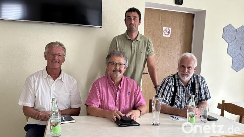 Die Markträte der Siedler (von links) Dritter Bürgermeister Karlheinz Dausch, Hans-Peter Hierl und Joachim Stammwitz informierten bei einem Frühschoppen über das aktuelle Marktgeschehn. Bild: Stefan Schmidberger/exb