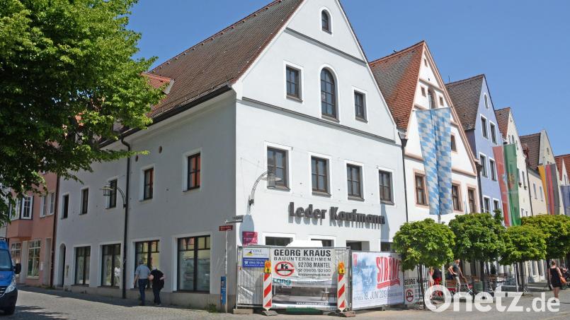 Sollen bald Stühle und Tische am Eingang der Schulgasse stehen dürfen? Dieses Thema liefert noch länger Diskussionsstoff. Bild: Gabi Schönberger