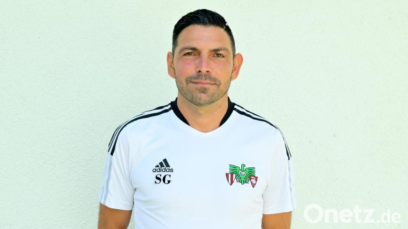 Die DJK Ammerthal, im Bild Trainer Serdal Gündogan, bestreitet am Dienstag ihr zweites Vorbereitungsspiel. Bild: Hubert Ziegler