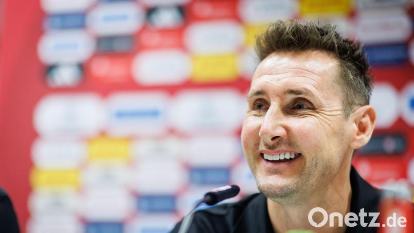 Nicht nur in Nürnberg Stadtgespräch: Miroslav Klose ist neuer Trainer des &quot;Clubs&quot;. Bild: Daniel Karmann/dpa