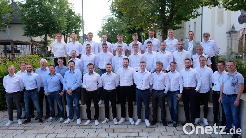 Eschenbachs Sportlerfamilie freut sich über Meisterschaften im Bereich Fußball und Tischtennis. Empfang und Würdigung der &quot;Sportler des Jahres&quot; gehörte deshalb zu den ehrenvollen Aufgaben des Bürgermeisters und der Vertreter des Stadtverbandes. Bild: do